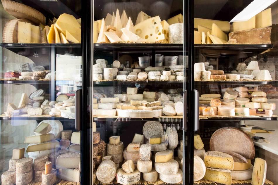 vitrine de fromages